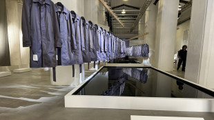 A Pitti i capi 'sun-bleached' di JiyongKim, corrosi da sole e forze della natura