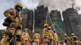 Hong Kong busca a cientos de desaparecidos tras incendio que dejó 55 muertos