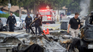 Acidente de avião em bairro residencial da Califórnia deixa dois mortos