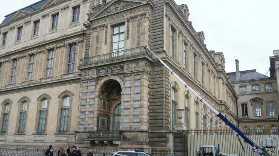 Relatório de 2018 alertou para risco de acesso à varanda do Louvre por onde os ladrões entraram
