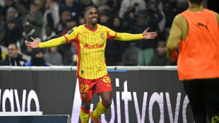 Lens vence Toulouse (3-0) e se mant&eacute;m na lideran&ccedil;a do Franc&ecirc;s