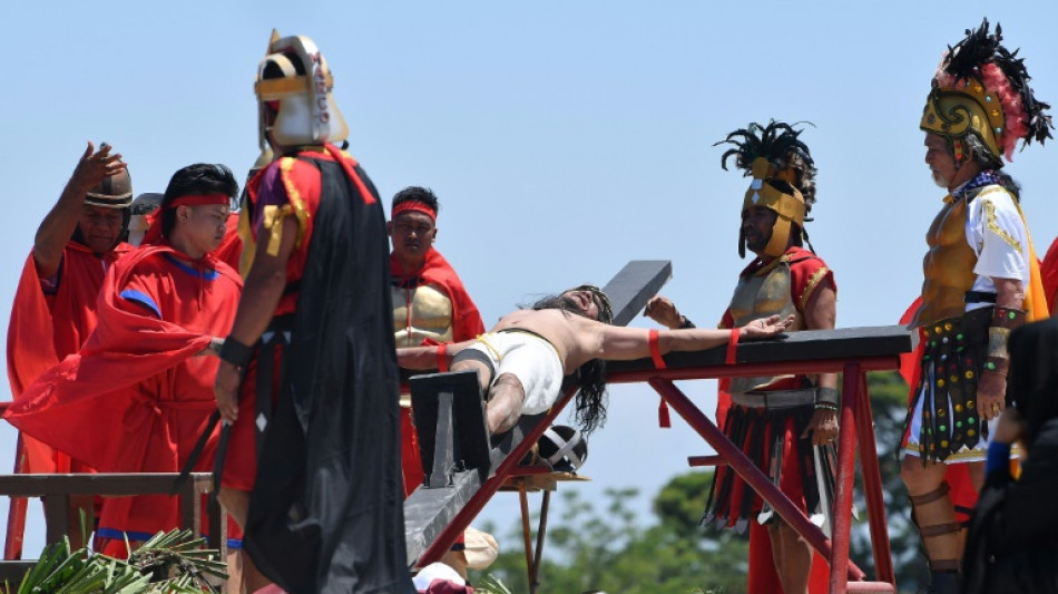 Filipino vive sua última crucificação como 'Jesus' na Sexta-feira Santa