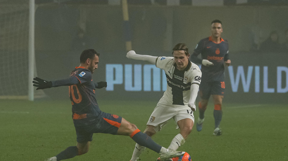 Calcio: l'Inter perde Calhanoglu, sar&agrave; out per 20 giorni