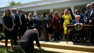 No Dia Nacional da Oração, Trump fala em "virgens" e ouve sobre "sonhos divinos"