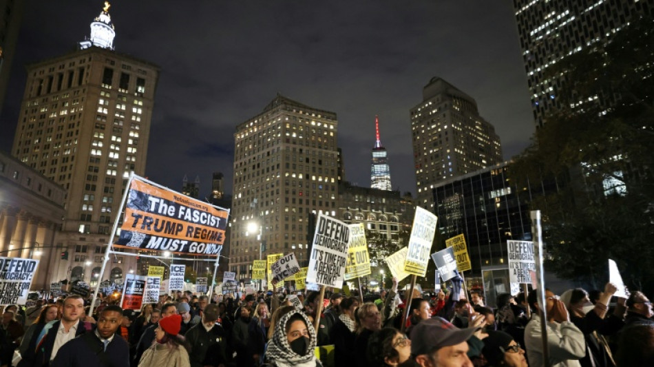 'Fora daqui': nova-iorquinos protestam contra batidas anti-imigração