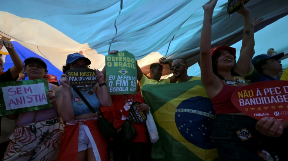 "Sem anistia!": manifestantes protestam contra possível perdão a Bolsonaro e imunidade parlamentar