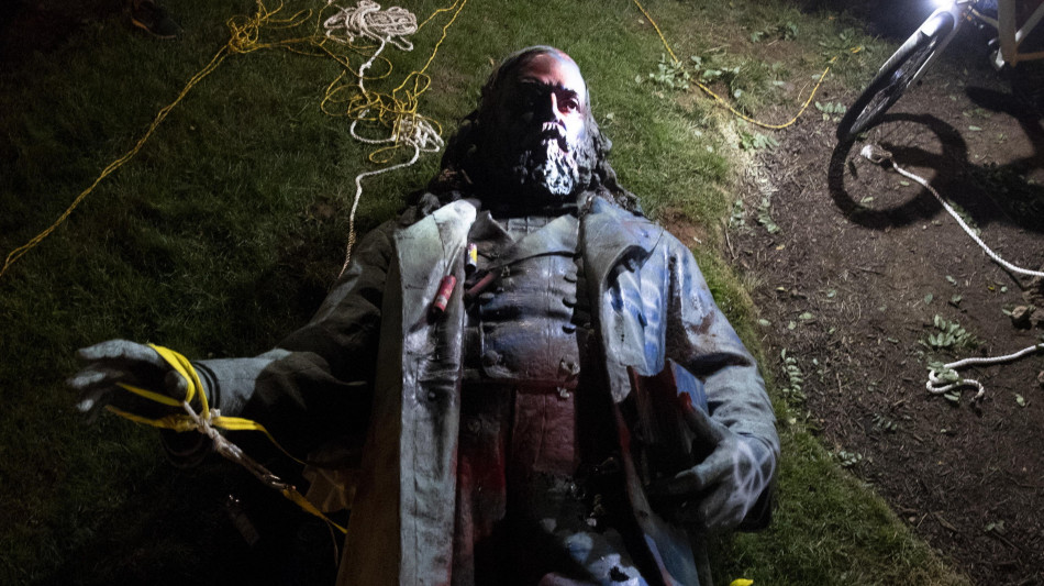 Trump ripristina la statua del generale confederato a Washington