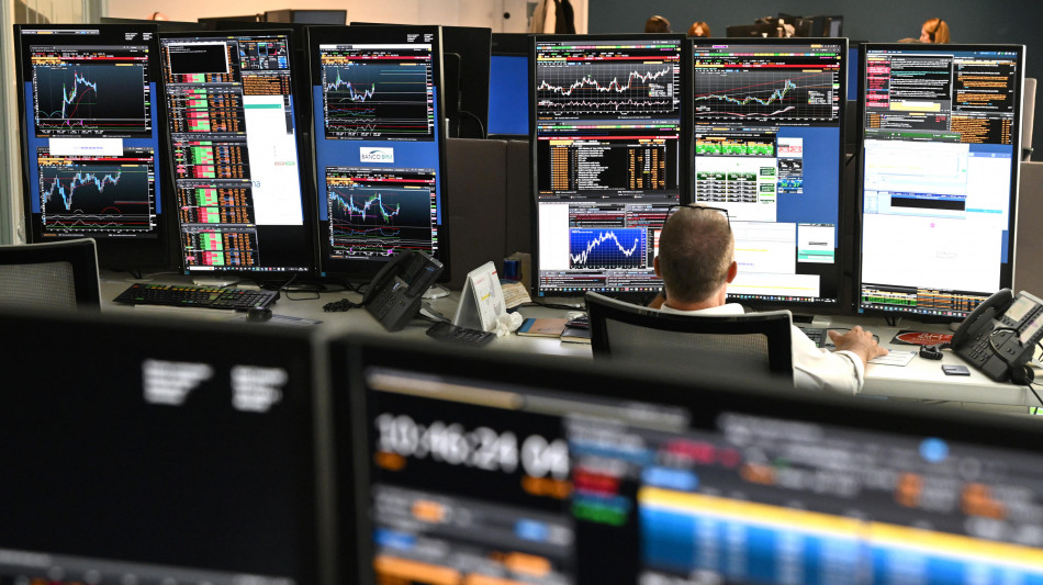 Borsa: Milano accelera con l'energia, gi&ugrave; Cucinelli