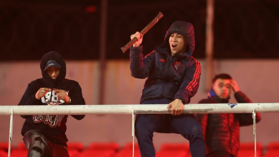 Brigas entre torcedores no jogo Independiente-U de Chile terminam com 10 feridos e 90 detidos