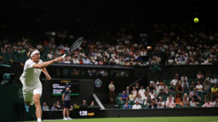 Jogos de Fritz e de Zverev são interrompidos por toque de recolher em Wimbledon