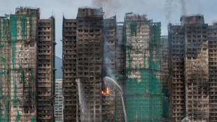 Pior incêndio em décadas deixa ao menos 128 mortos e 8 detidos em Hong Kong