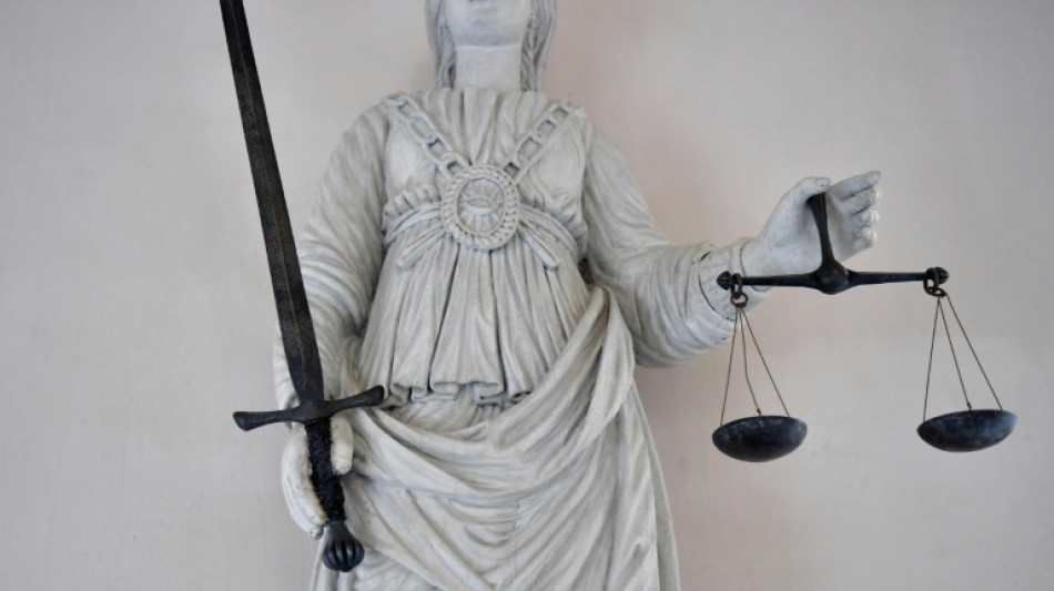 Elf Jahre Haft für tödliche Stiche wegen Affäre an Ehefrau in Baden-Württemberg