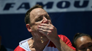 Regreso voraz del gran campeón de la ingesta de perros calientes en EEUU