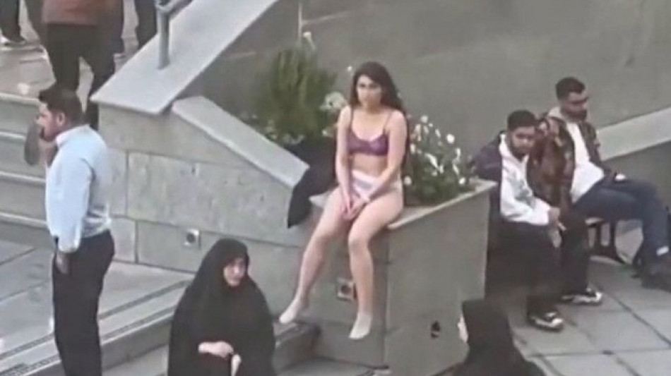 Iran, nessuna accusa a studentessa che si spogli&ograve; per protesta