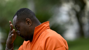 Un recolector rescata a una bebé entre la basura de Rio de Janeiro