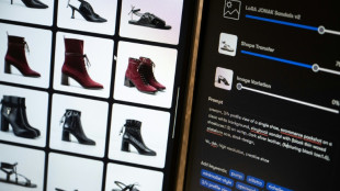 A Strasbourg, l'IA co-crée sac à main et robe de soirée