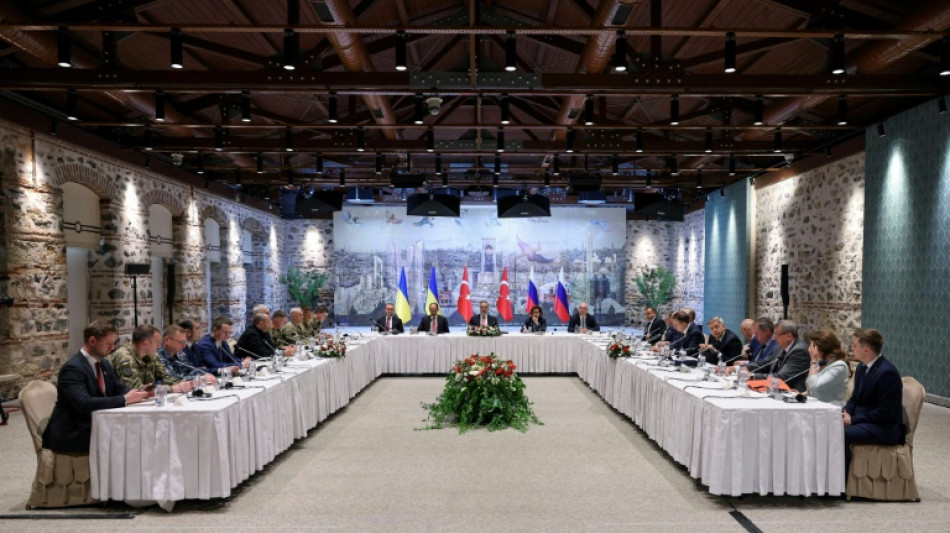 Rusia y Ucrania acuerdan intercambiar prisioneros jóvenes y heridos durante negociación