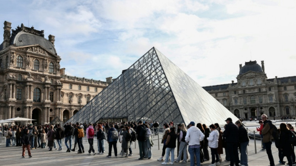 Two suspects arrested in Louvre jewel heist