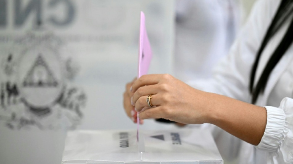 Candidato apoiado por Trump e rival de direita em disputa acirrada pela presidência de Honduras