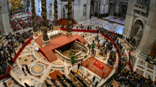 La place Saint-Pierre sous cloche avant les funérailles du pape