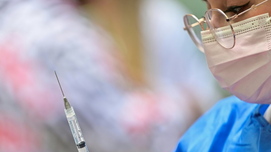 Panel médico de EEUU pide que refuerzos anticovid sean específicos para ómicron