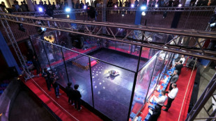 Los futuros prodigios de la tecnología iraní compiten con sus robots en un ring