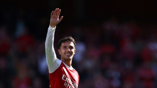 Arsenal vence Nottingham Forest e pula para liderança do Inglês