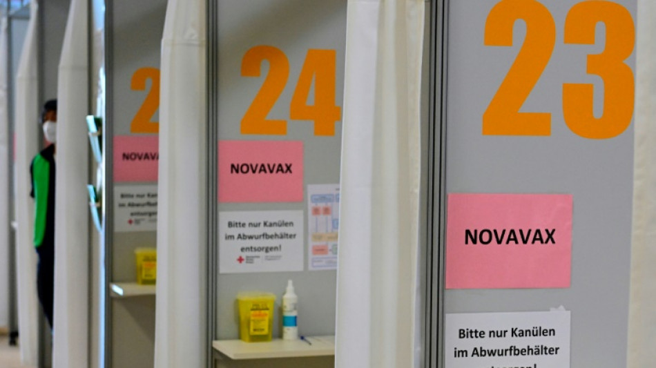 El regulador de medicamentos de EEUU retrasa la aprobación de una vacuna contra el covid-19 de Novavax