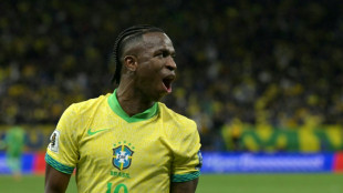 Hasta 22 meses de prisión por colgar de un puente un muñeco de Vinicius en España