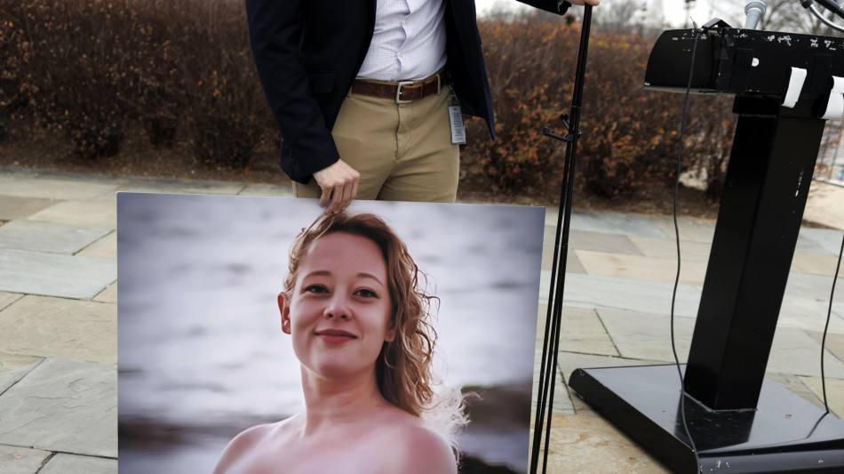 'La donna uccisa a Minneapolis era viva quando l'Ice ha bloccato un medico'