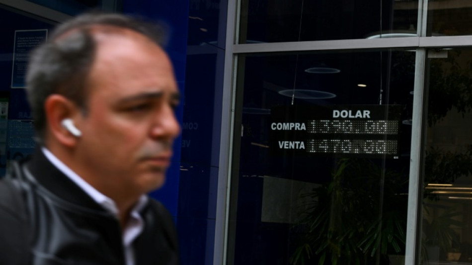 Peso argentino cai frente ao dólar, apesar de intervenção dos EUA no mercado cambial