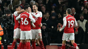 Com gols brasileiros, Arsenal vence Aston Villa (4-1) e garante lideran&ccedil;a da Premier League
