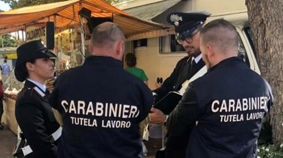 Cade da silos a 10 metri altezza, morto giovane operaio