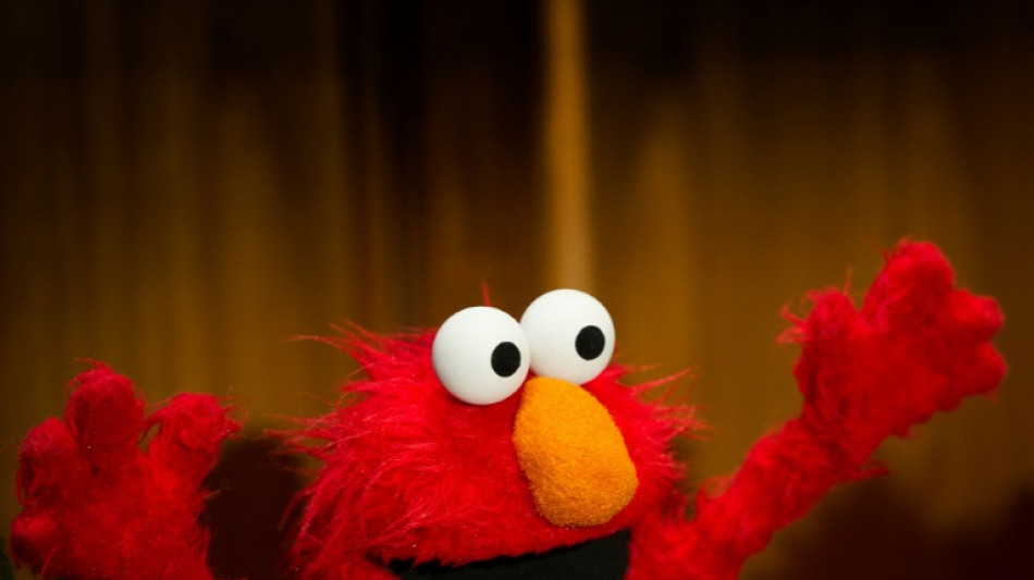 Elmo de "Plaza Sésamo" sufre pirateo con mensajes antisemitas en su cuenta en X