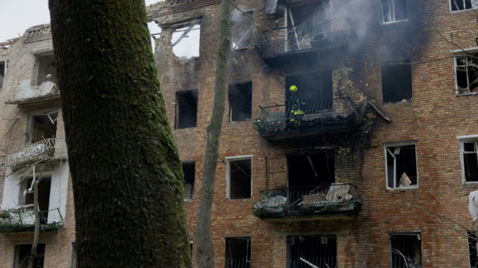 Zelensky pressiona para 'mudança de regime' na Rússia após bombardeio mortal em Kiev