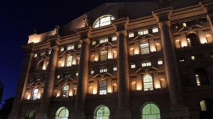 Borsa: Milano si salva in chiusura (+0,13%), crolla Stellantis