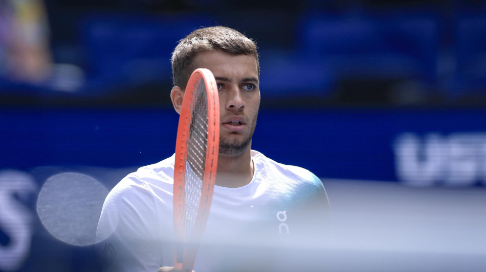 Messaggi di morte dopo il ko a Shanghai, la denuncia di pap&agrave; Cobolli