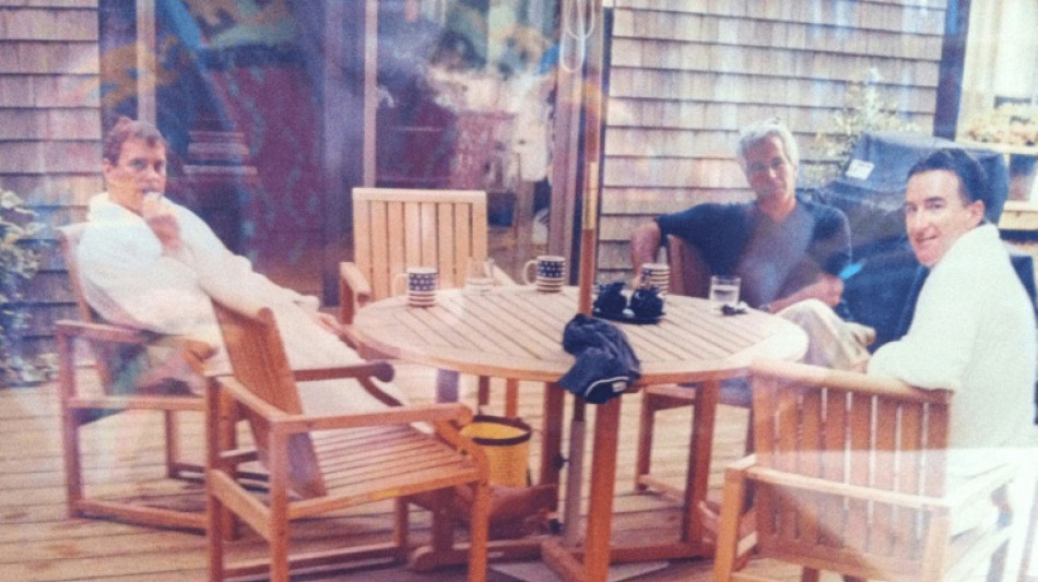 Une photo montre pour la premi&egrave;re fois ensemble Andrew, Mandelson et Epstein