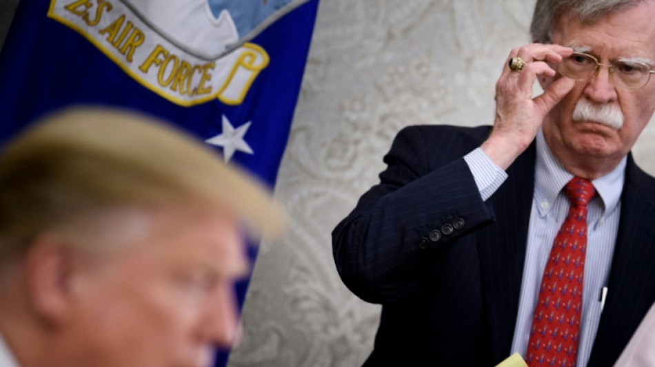 Ex-assessor de Trump se declara não culpado de divulgar informações confidenciais