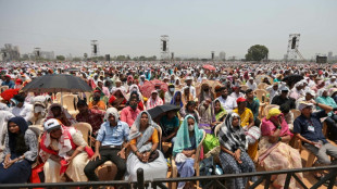 Heatstroke kills 11 at India awards event