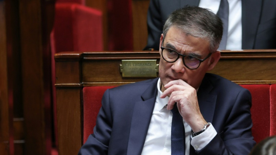 Novo governo da Fran&ccedil;a rejeita sua primeira mo&ccedil;&atilde;o de censura