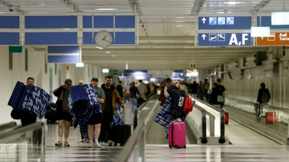 Survols de drones en Allemagne: le ministre de la Défense appelle au calme