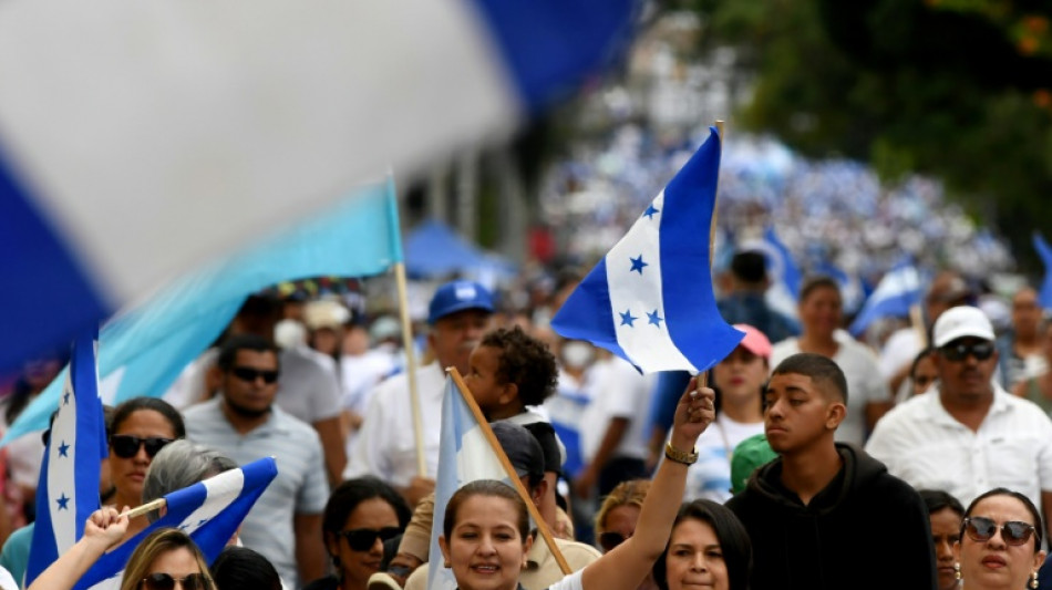 Opositores e policiais entram em confronto em meio à crise eleitoral em Honduras