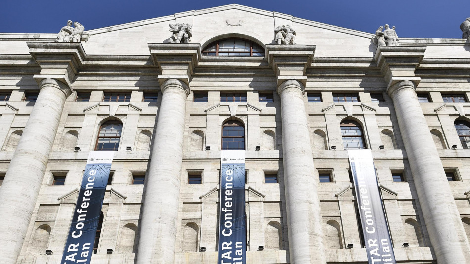 Borsa: Milano debole a metà seduta (-0,3%), giù Iveco e Leonardo