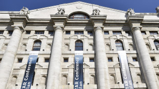 Borsa: Milano debole a metà seduta (-0,3%), giù Iveco e Leonardo