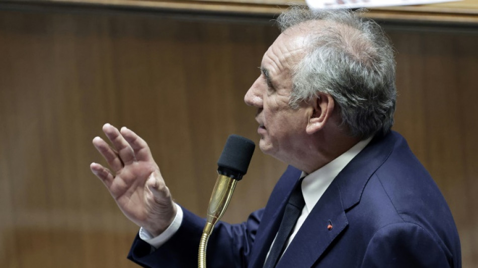 Sabotages électriques: la surveillance va être étendue "à tous les lieux critiques", dit Bayrou