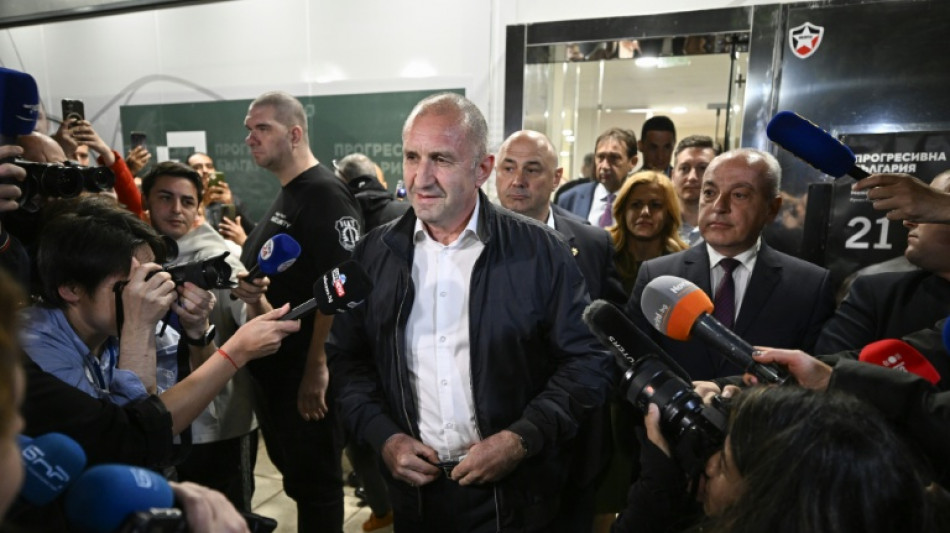 Ex-presidente Radev, aberto ao di&aacute;logo com a R&uacute;ssia, vence elei&ccedil;&otilde;es na Bulg&aacute;ria