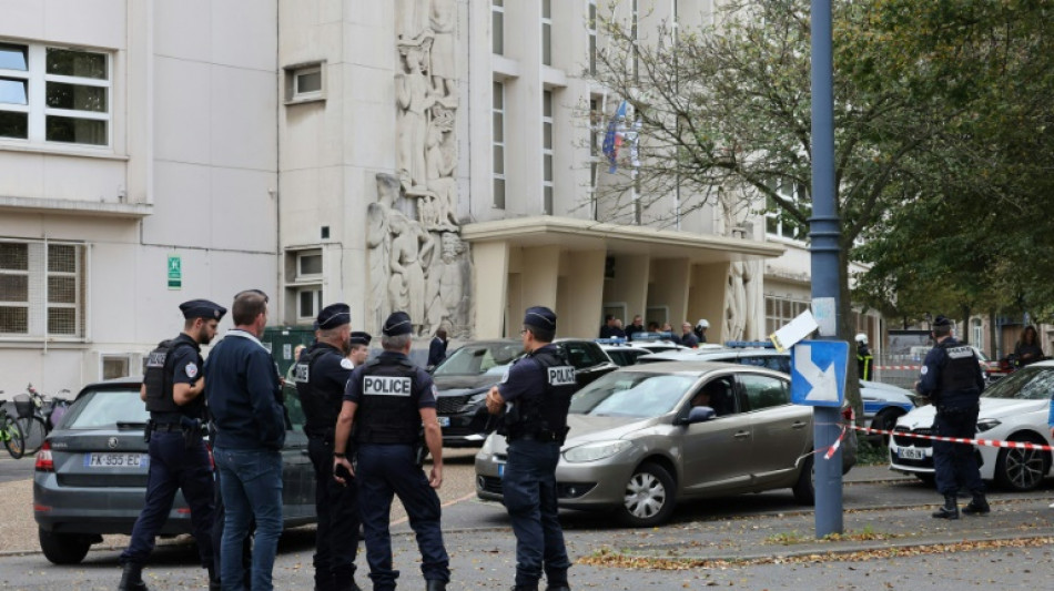 Professor é morto em ataque de islamita na França