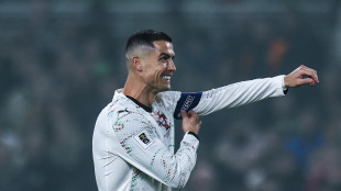 A 40 anni CR7 replica la rovesciata che affond&ograve; la Juventus