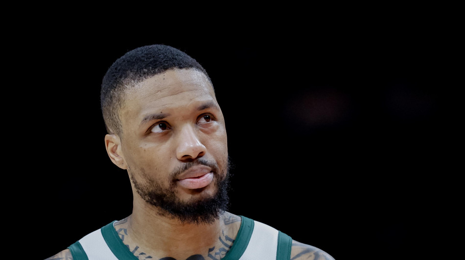 Nba: Milwaukee perde Lillard, ha una trombosi venosa